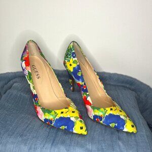 Guess floral pumps
